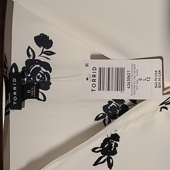 NWT Torrid Babydoll Flutter Top - Picture 3 of 5